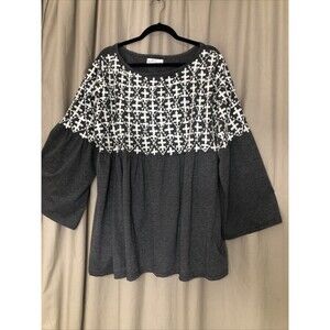 Angel Heart Boutique Women's Flowy top Gray w/ Off White Stitch Design Size 2X